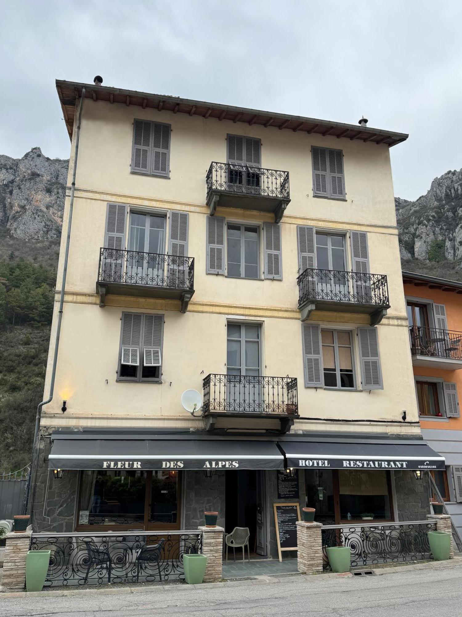 Hotel Fleur Des Alpes La Brigue Bagian luar foto